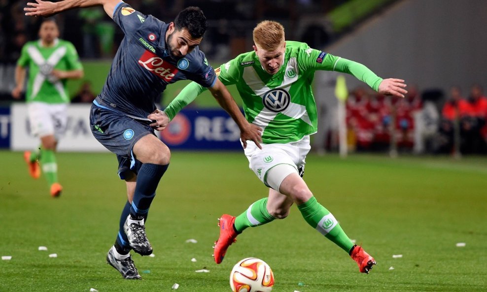 Wolfsburg - Napoli, Raul Albiol (L) i Kevin De Bruyne