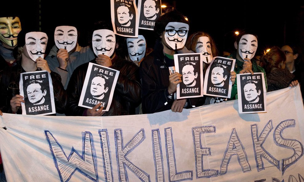 wikileaks pristaše velika britanija