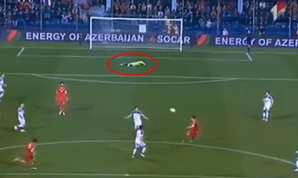 Akinfeev leži na podu