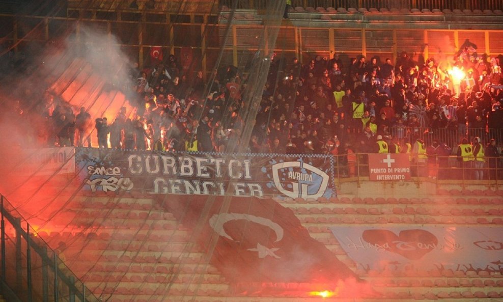 Bakljada na utakmici Napoli - Trabzonspor