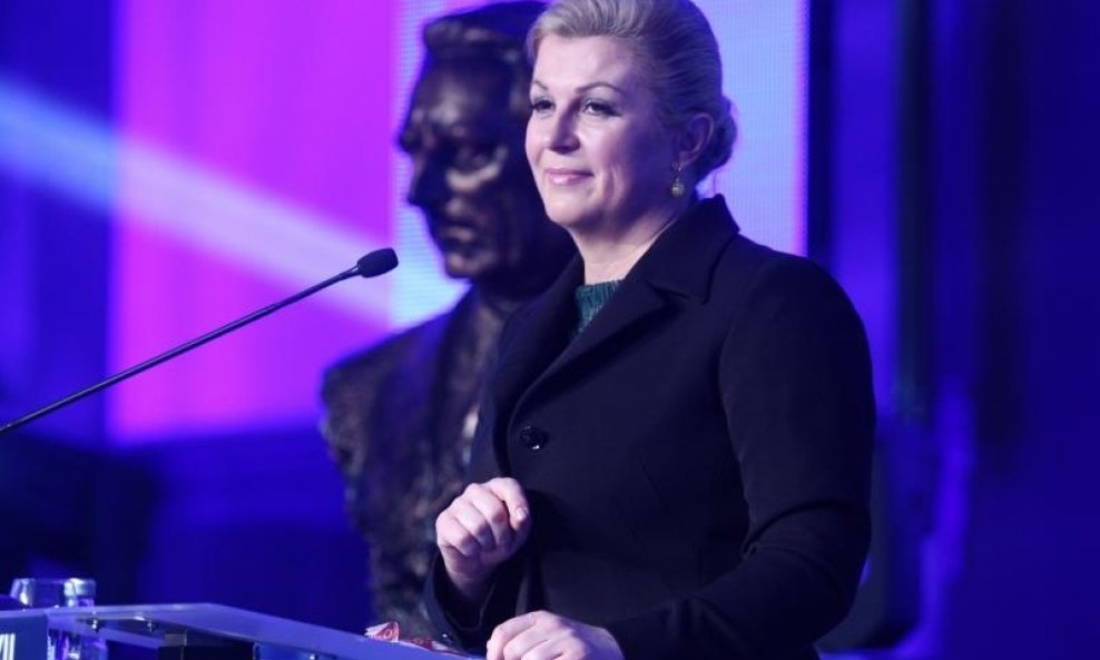 Kolinda Grabar Kitarović tuđmanova bista