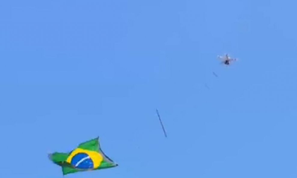dron i brazilska zastava