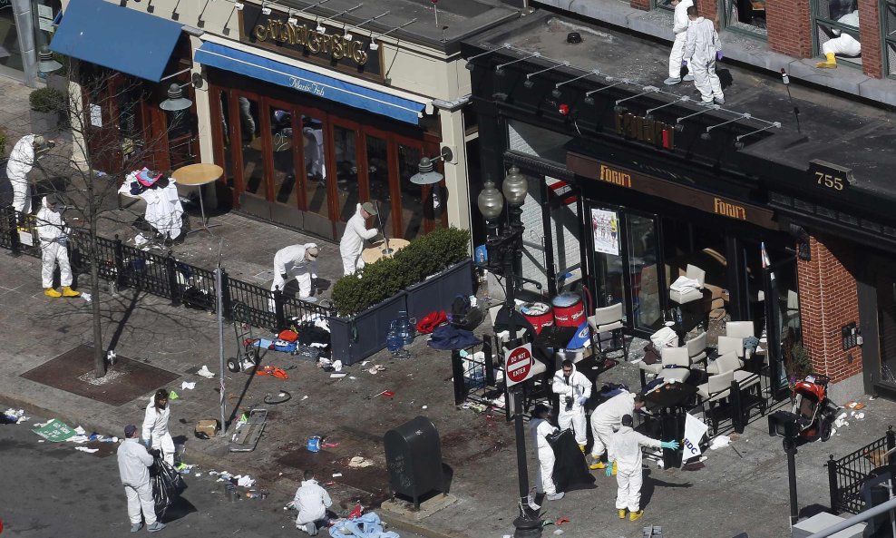 2013-04-17T153140Z_1594717884_GM1E94H1T9B01_RTRMADP_3_USA-EXPLOSIONS-BOSTON