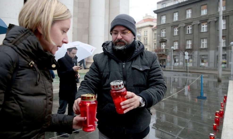 KREDITI U ŠVICARCIMA UDRUGA FRANAK