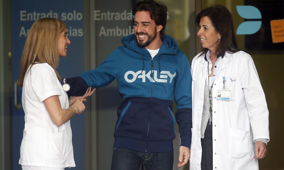 Fernando Alonso i osoblje bolnice