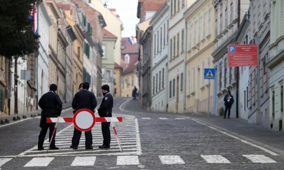 policija, gornji grad