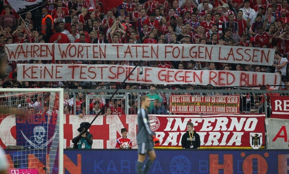 Poruka navijača Bayerna