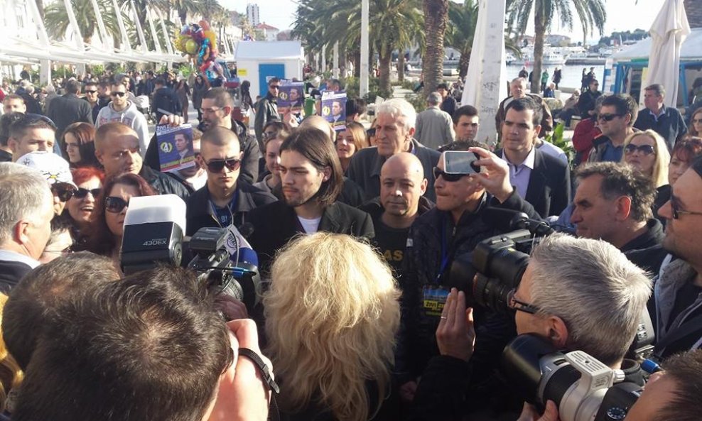 Ivan Vilibor Sinčić na Rivi u Splitu