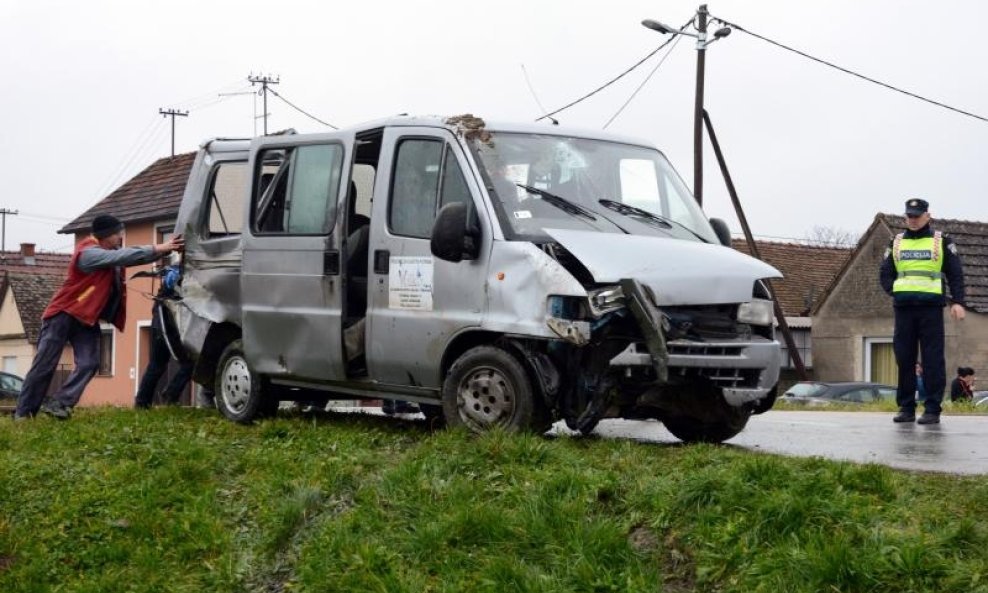 kombi nesreća