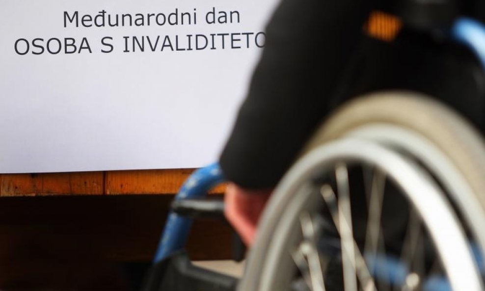 Invalidska kolica invalidi