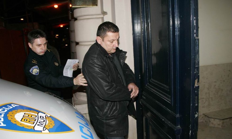 Željko Širić ulazi u zgradu USKOK-a