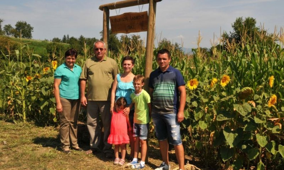 Obitelj Pilaš ponosna na svoj labirint