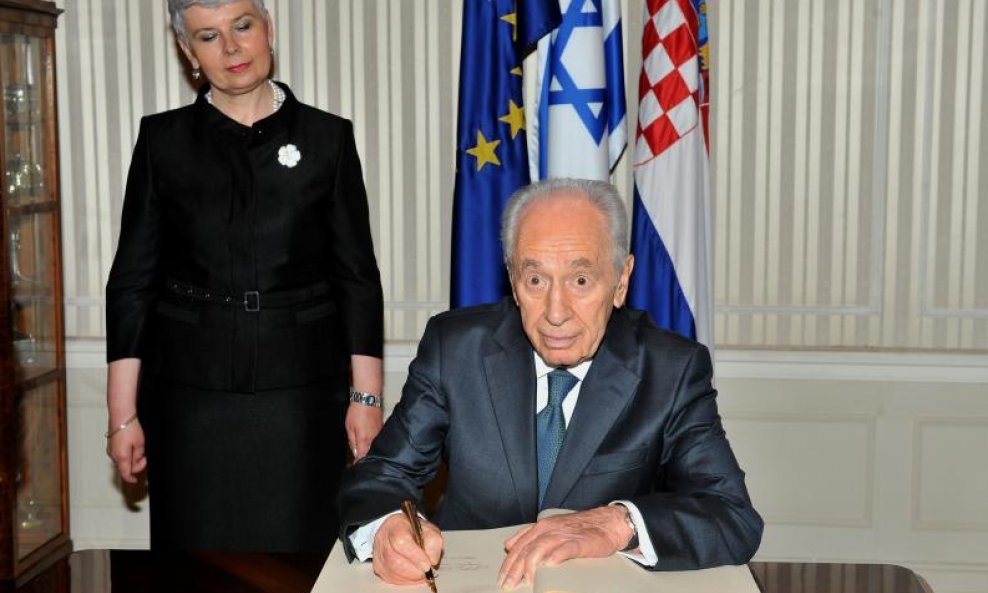 Peres pod budnim okom premijerke upisuje dojmove o posjetu Hrvatskoj