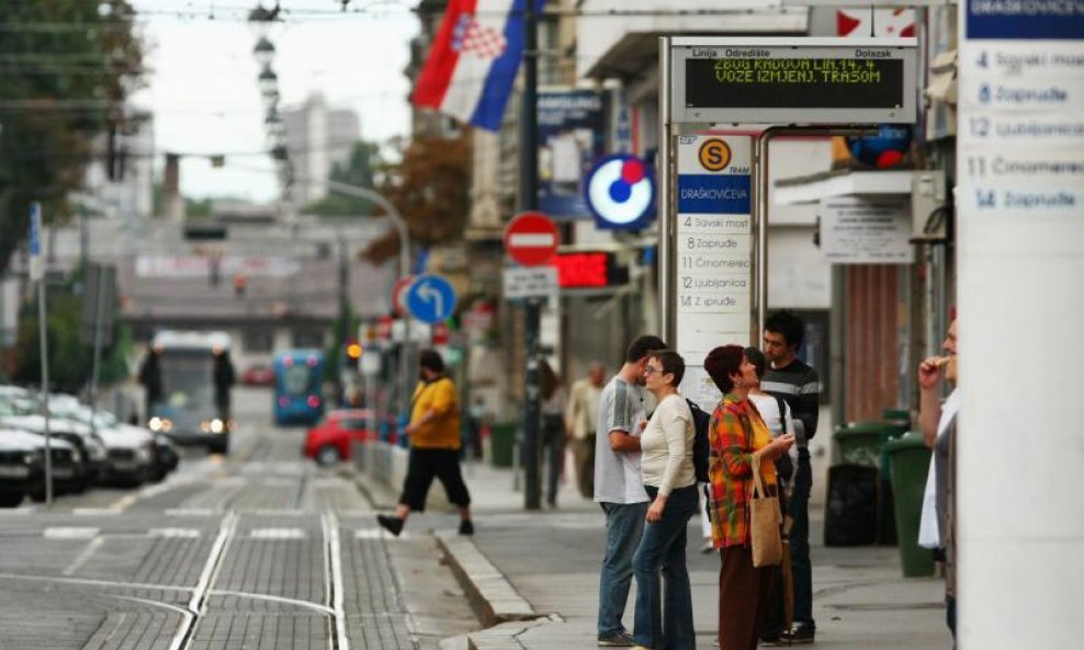 Draškovićeva ulica Zagreb čekanje tramvaja