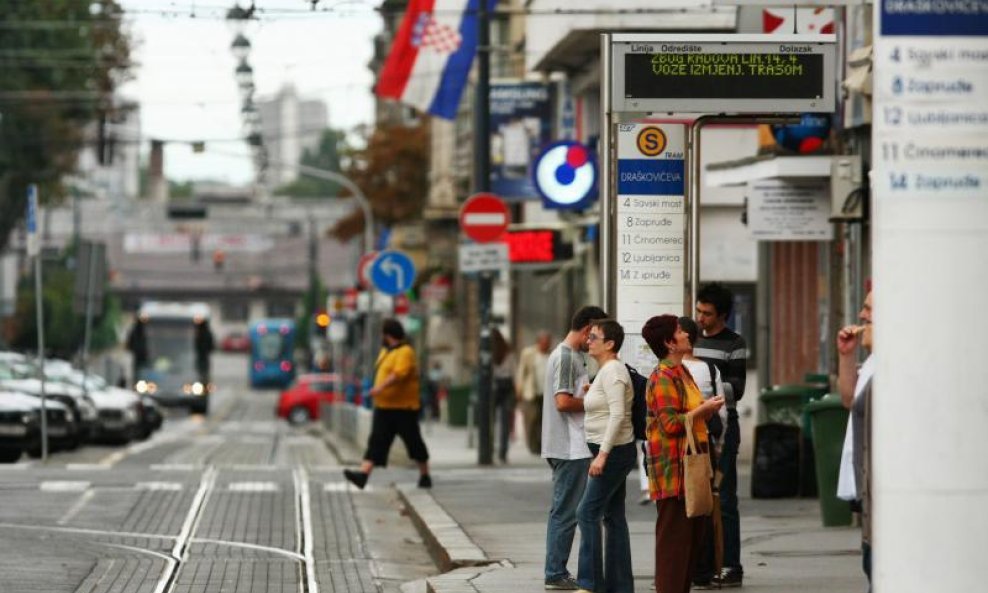 Draškovićeva ulica Zagreb čekanje tramvaja