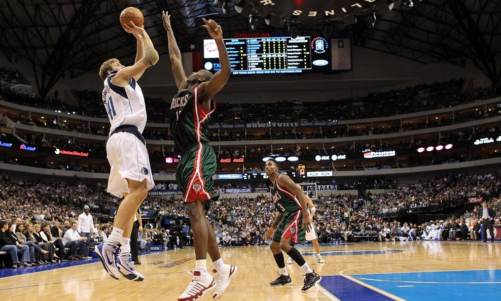 Dirk Nowitzki; Luc Mbah a Moute