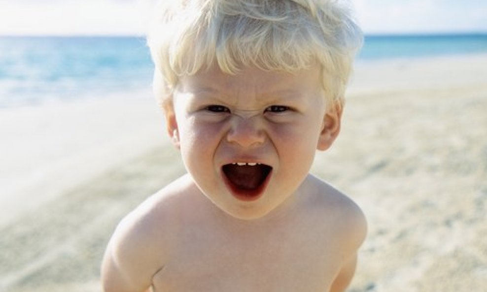 dijete na plaži