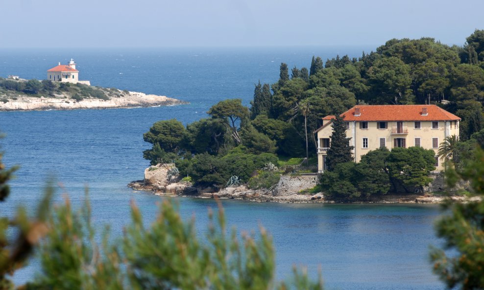 Počelo prikupljanje ponuda za Češku vilu na Visu