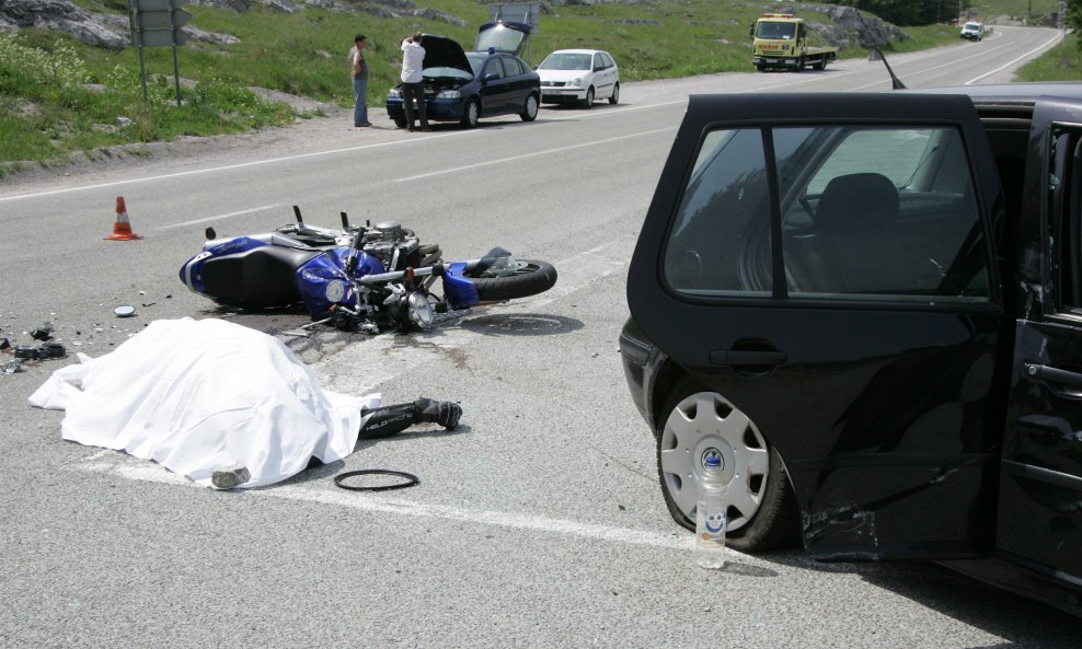 POGINULI MOTOCIKLIST prometna nesreća