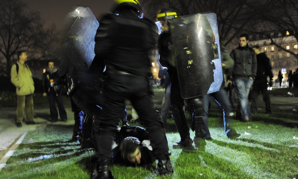 brutalnost francuske policije
