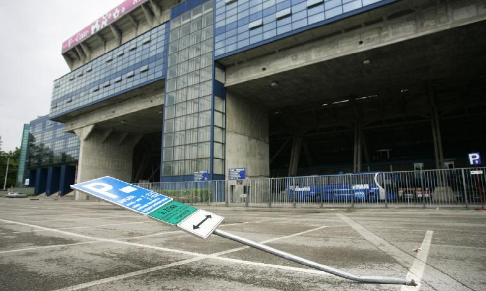 prometni stup maksimirski stadion