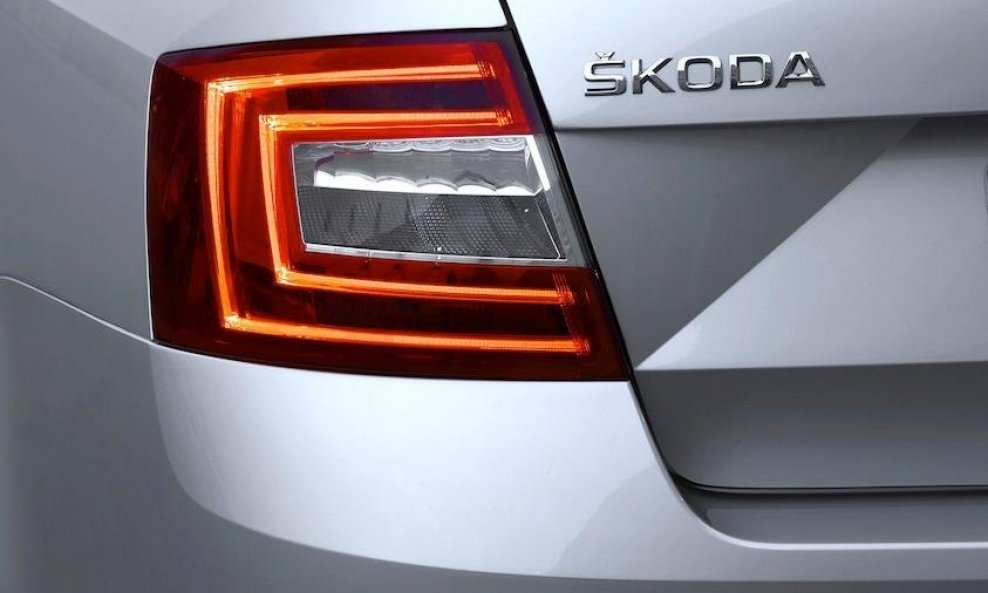 2013-Skoda-Octavia-2_1[5][3]