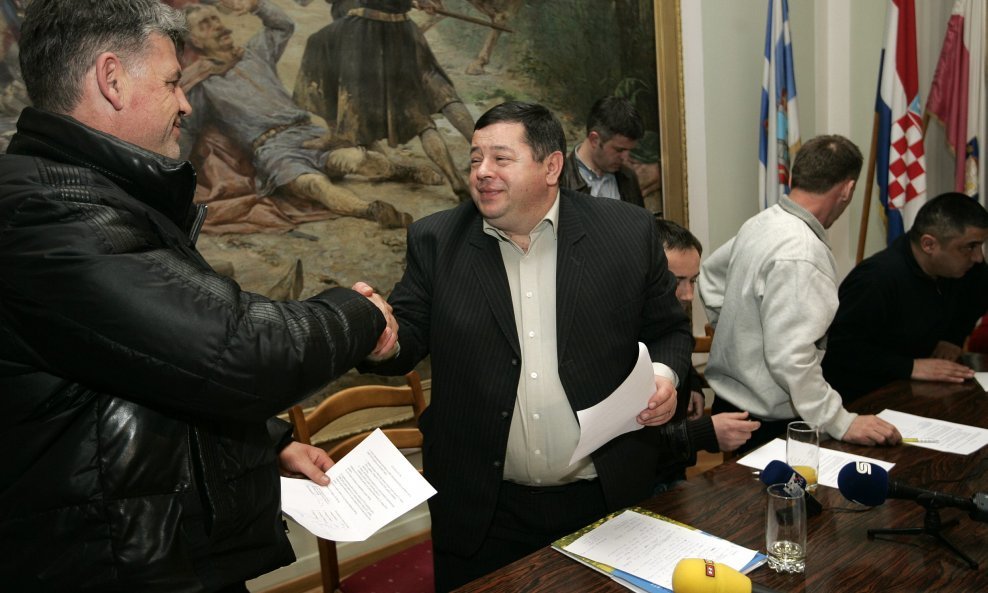 Čobanković potpisuje sporazum sa seljacima