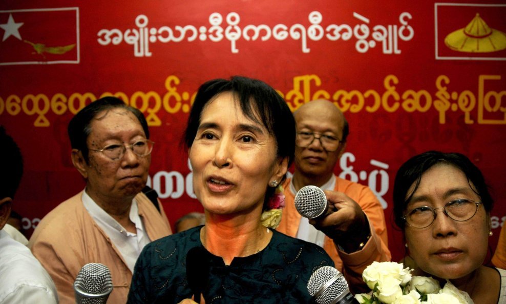 Aung San Suu Kyi, mjanamarska čelnica odbacila je tvrtnje da popušta vojsci svoje države