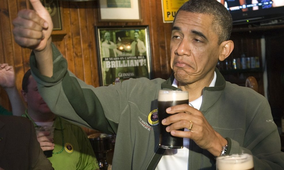 BARACK OBAMA PIVO