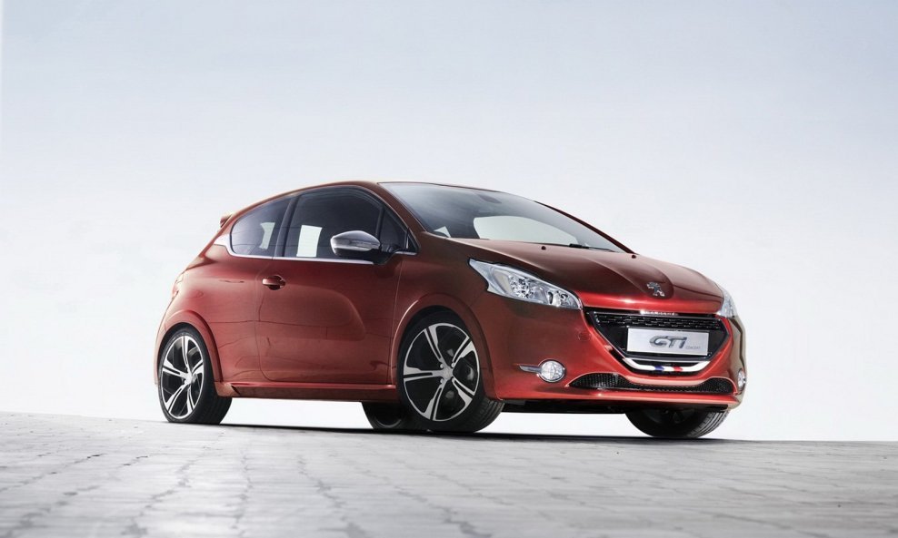 Peugeot-208-GTi-Concept-5[2]