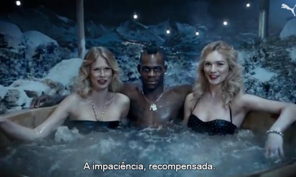 Balotelli s plavokosim ljepoticama