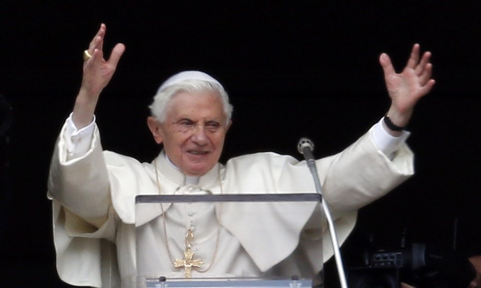 Papa Benedikt XVI. na posljednjem angelusu