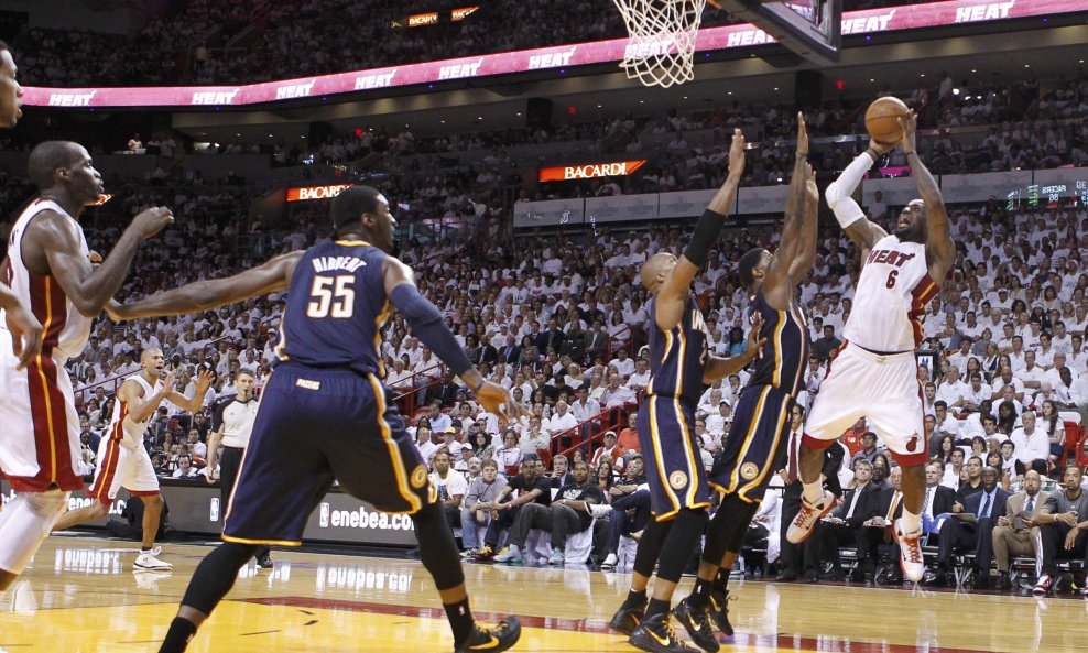 LeBron James protiv  Indiana Pacersa u play-offu