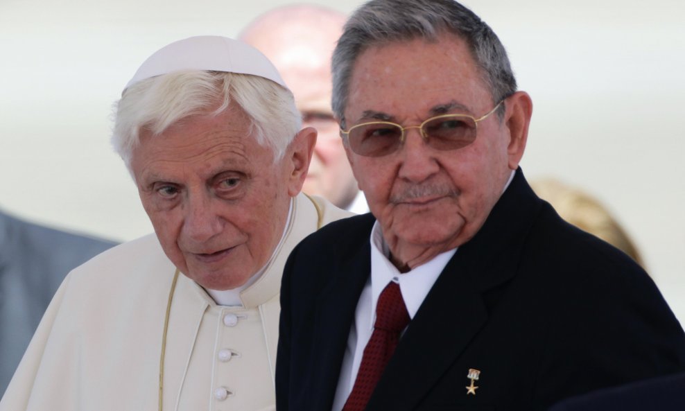 Papa Benedikt XVI. i Raul Castro