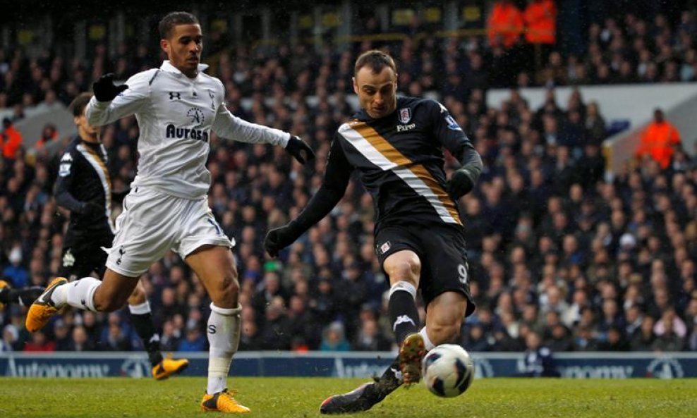 Dmitar Berbatov zabija Tottenhamu