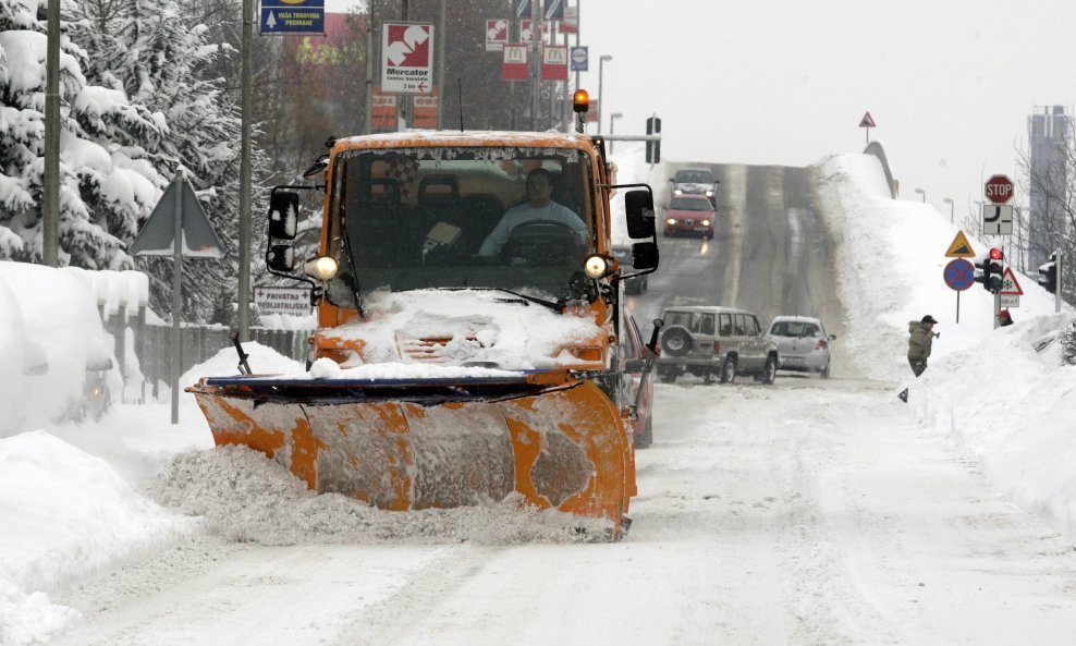 snijeg buldožder promet varaždin