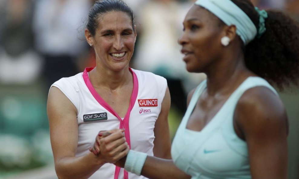 Virginie Razzano (l) i Serena Williams