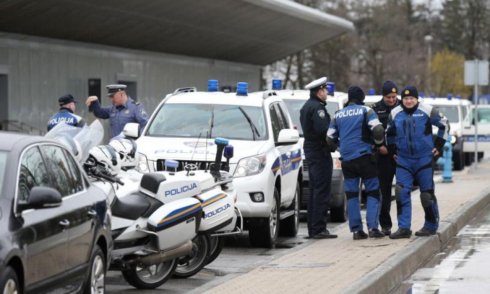 Policija