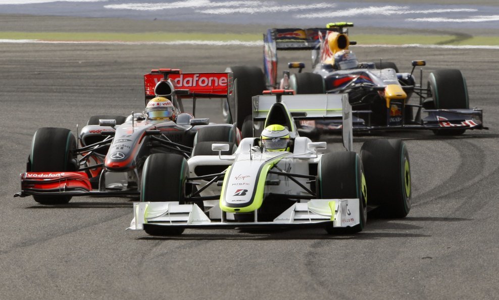 Jenson Button (Brawn GP) ispred Lewisa Hamiltona (McLaren Mercedes)