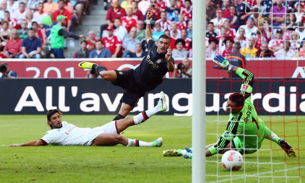 Kolarov zabija Milanu