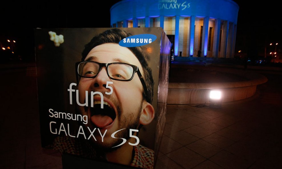 Tijekom jučerašnjeg dana u Hrvatskom društvu likovnih umjetnika lokalni ogranak Samsunga svim prisutnima predstavio je najnoviju uzdanicu u top kategoriji pametnih mobitela - Samsung Galaxy S5