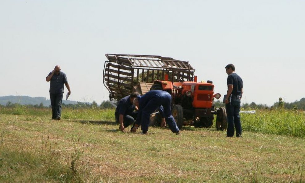 traktor policija