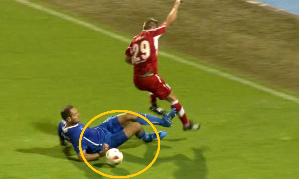 Šimunić-ruka u 1. pol