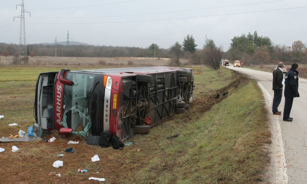 prevrnuti autobus danska