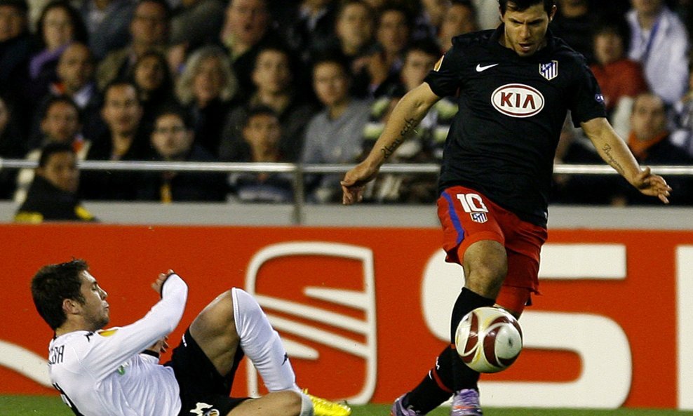 Sergio 'Kun' Aguero (Atletico Madrid) vs. Jordi Alba (Valencia)