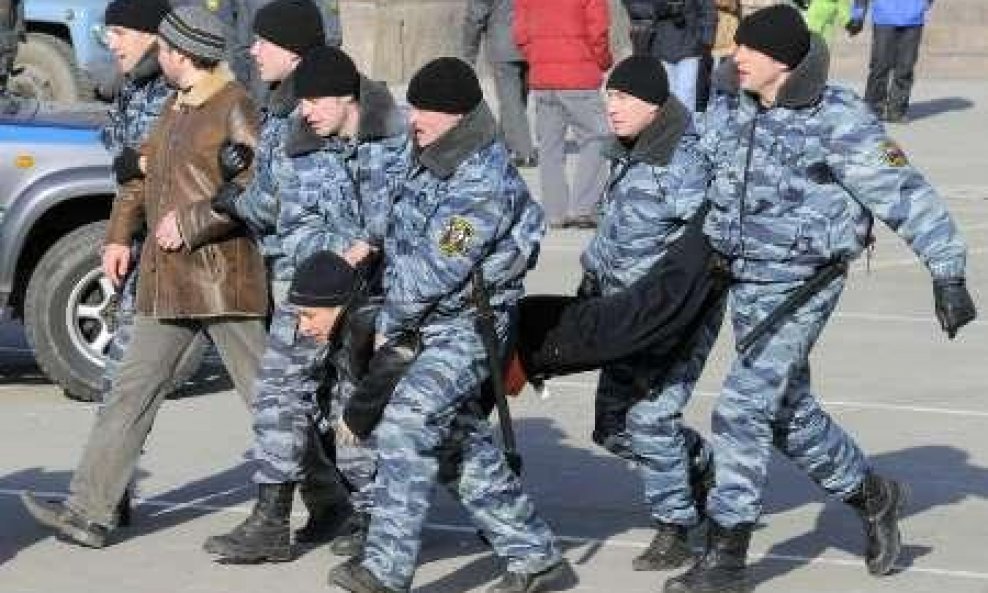 rusija policija prosvjed