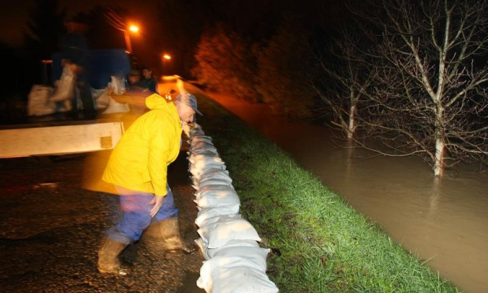 MjeŠtani Bukevja i Strmca Bukevskog pripremaju se za vodeni val