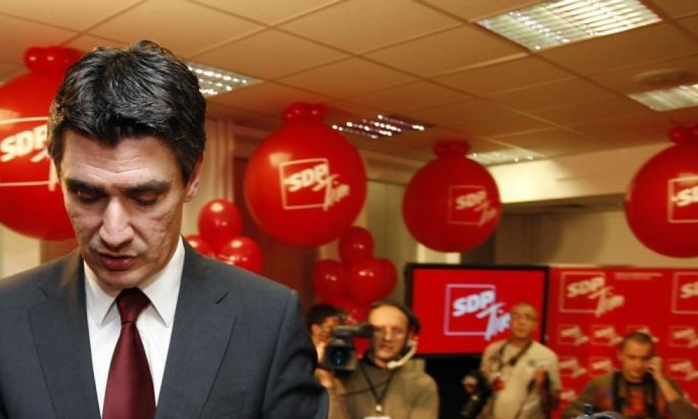 Zoran Milanović pogled prema dolje sdp