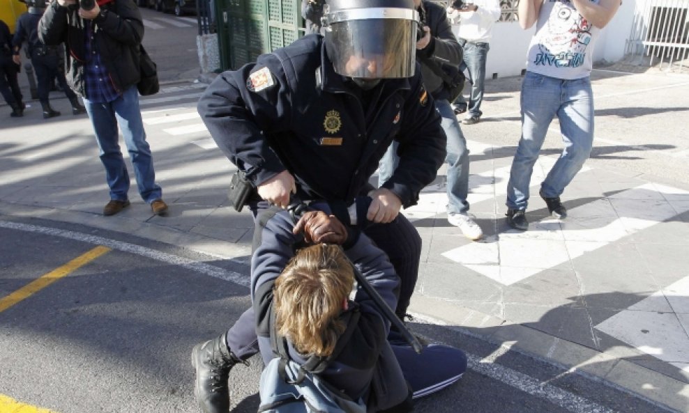 Brutalnost španjolske policije nad studentima