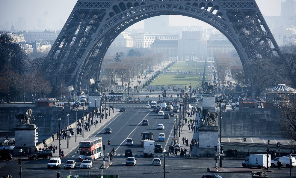 Pariz će do 2030. godine zabraniti ulazak u grad svim automobilima s benzinskim i dizel motorima